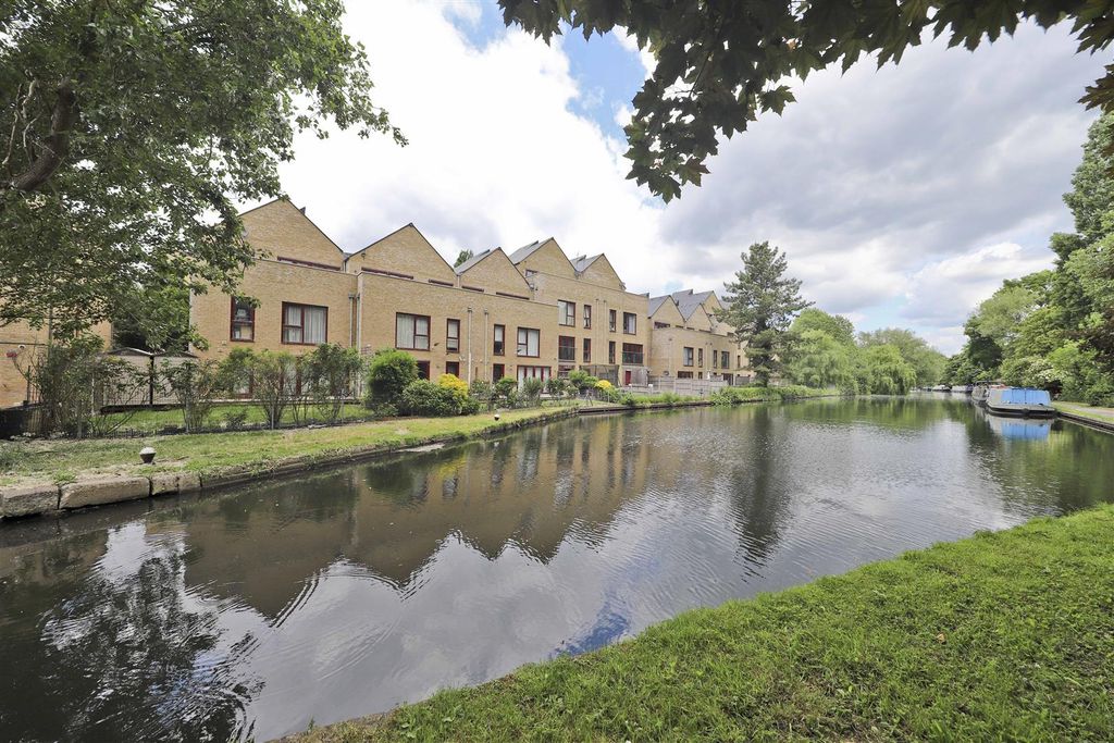 Property photo 1 of 32 Canal