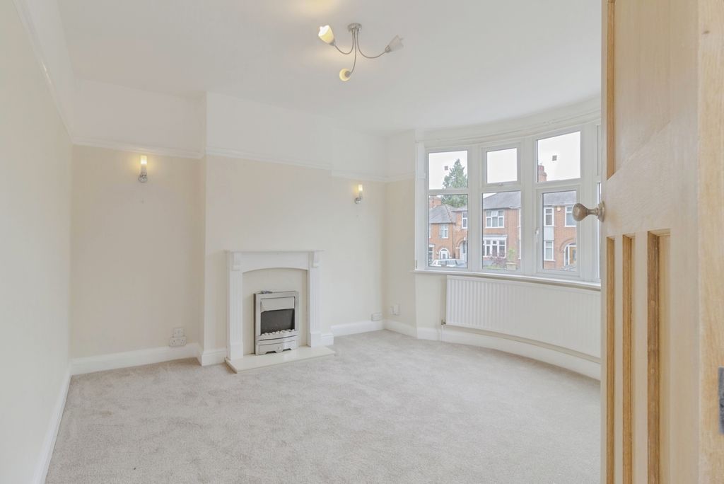Property photo 2 of 17 Photo
