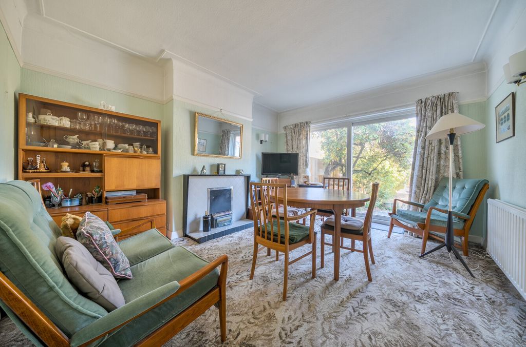 Property photo 3 of 14 Dining1