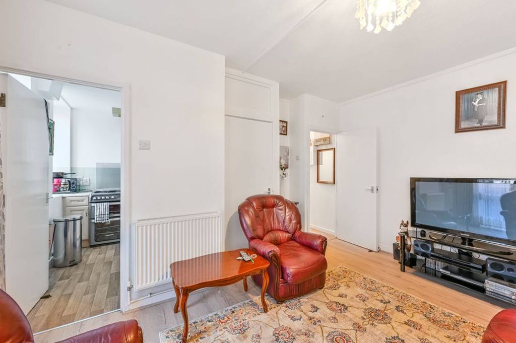Property photo 2 of 7