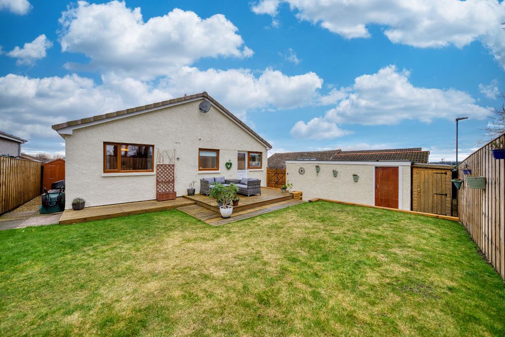 Property photo 2 of 31