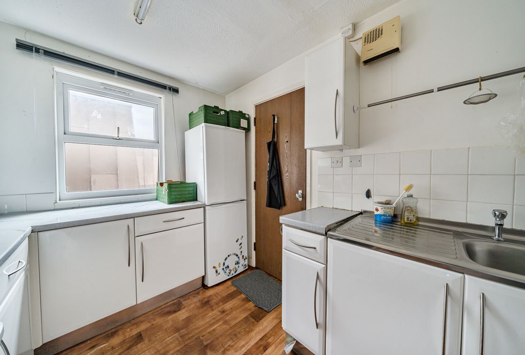 Property photo 3 of 10 1340654-6-689E1cc...