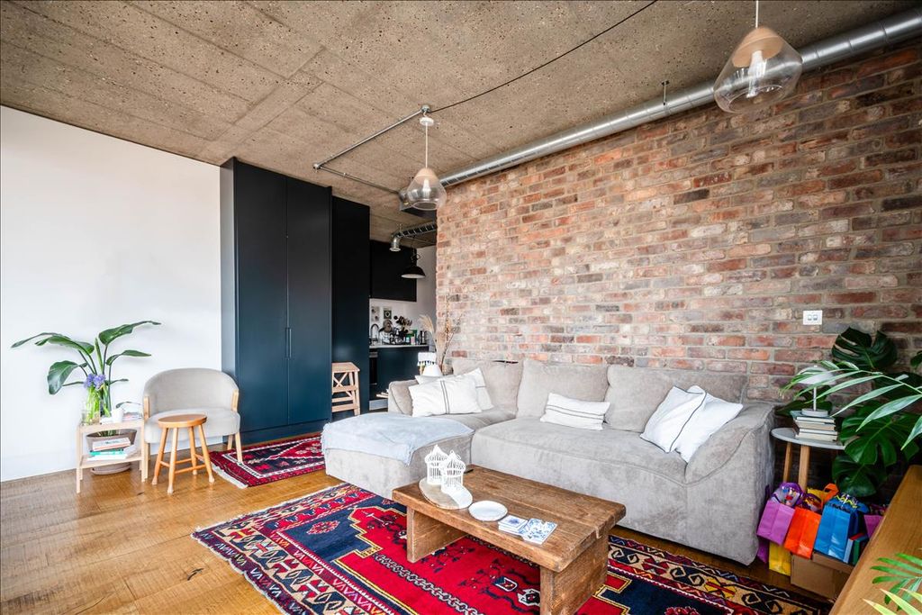 Property photo 3 of 17