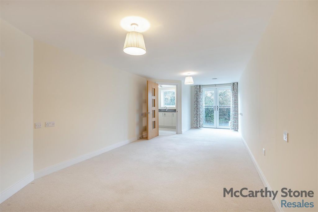 Property photo 2 of 19 8671072-Interior01.Jpg