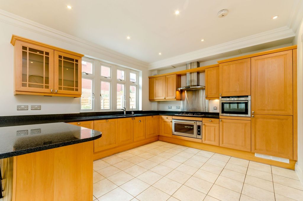 Property photo 2 of 18