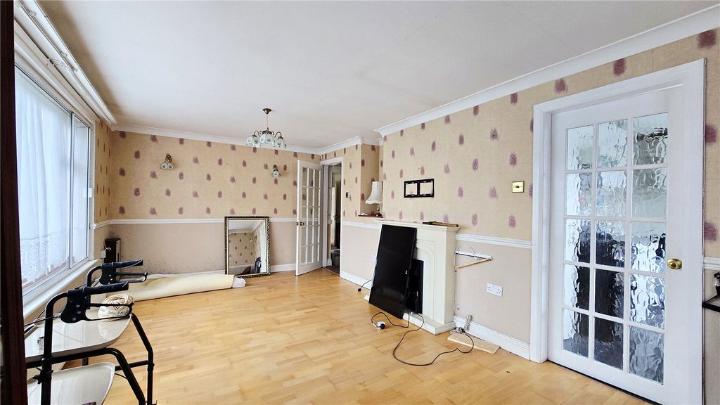 Property photo 2 of 19 Picture No. 17