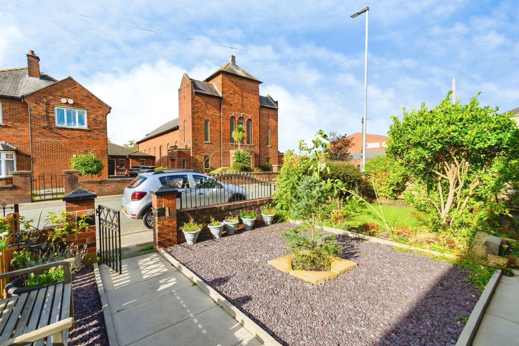 Property photo 2 of 29