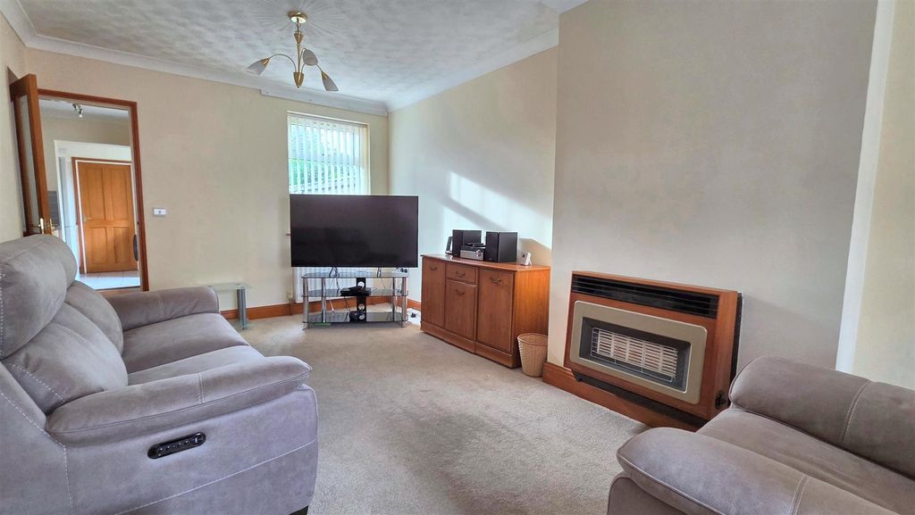 Property photo 2 of 14 Lounge