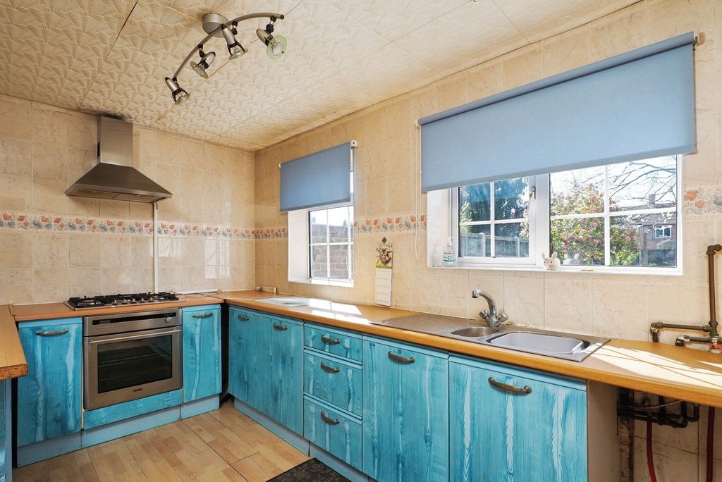 Property photo 2 of 14 Kitchen