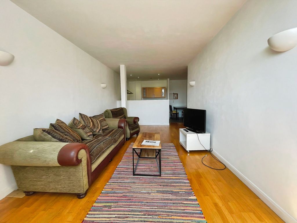 Property photo 3 of 11