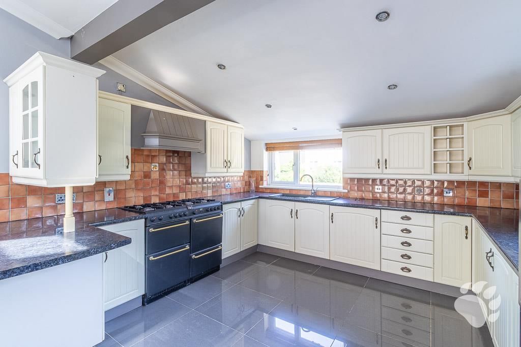 Property photo 3 of 21 Kitchen