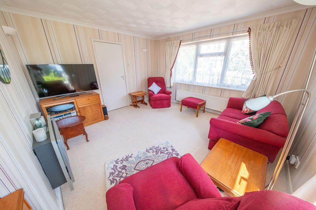 Property photo 3 of 17 Photo 9