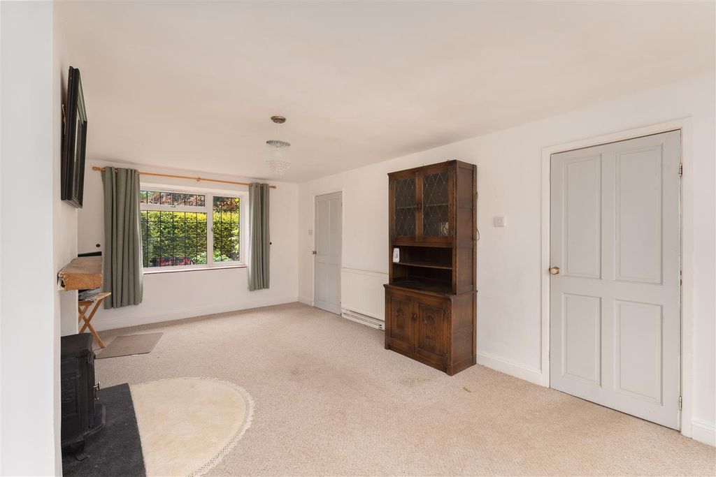 Property photo 3 of 15 4 The Glebe, Aynho-6.Jpg