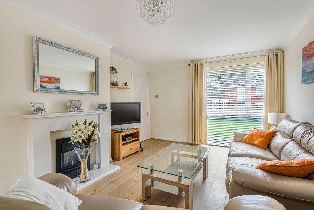 Property photo 2 of 27 Living Room