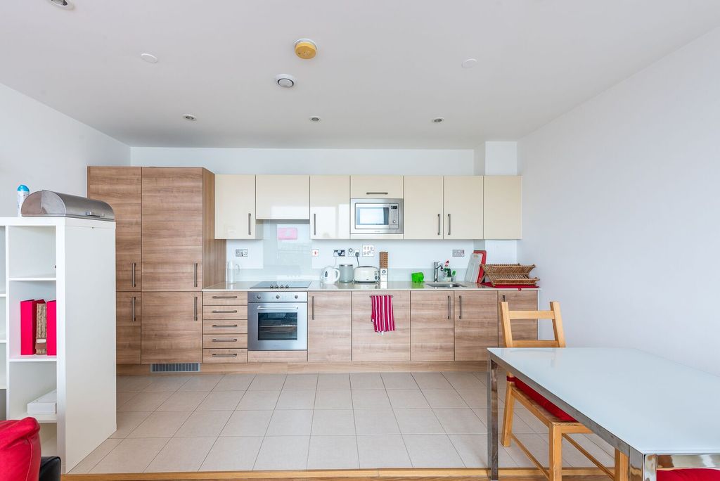 Property photo 2 of 32