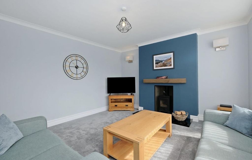 Property photo 3 of 28