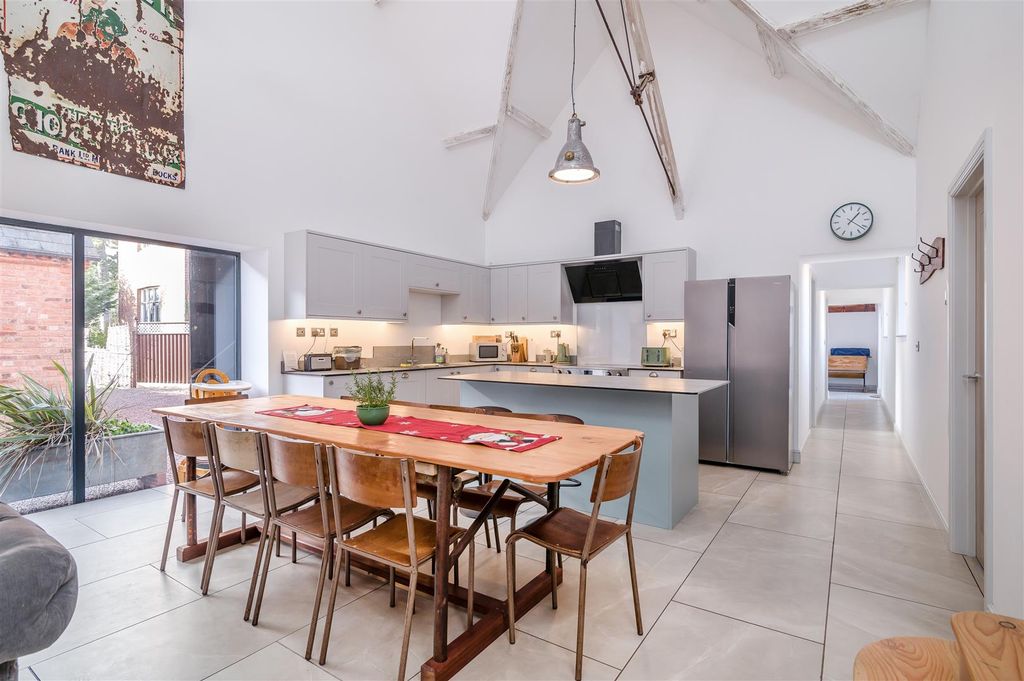 Property photo 2 of 24