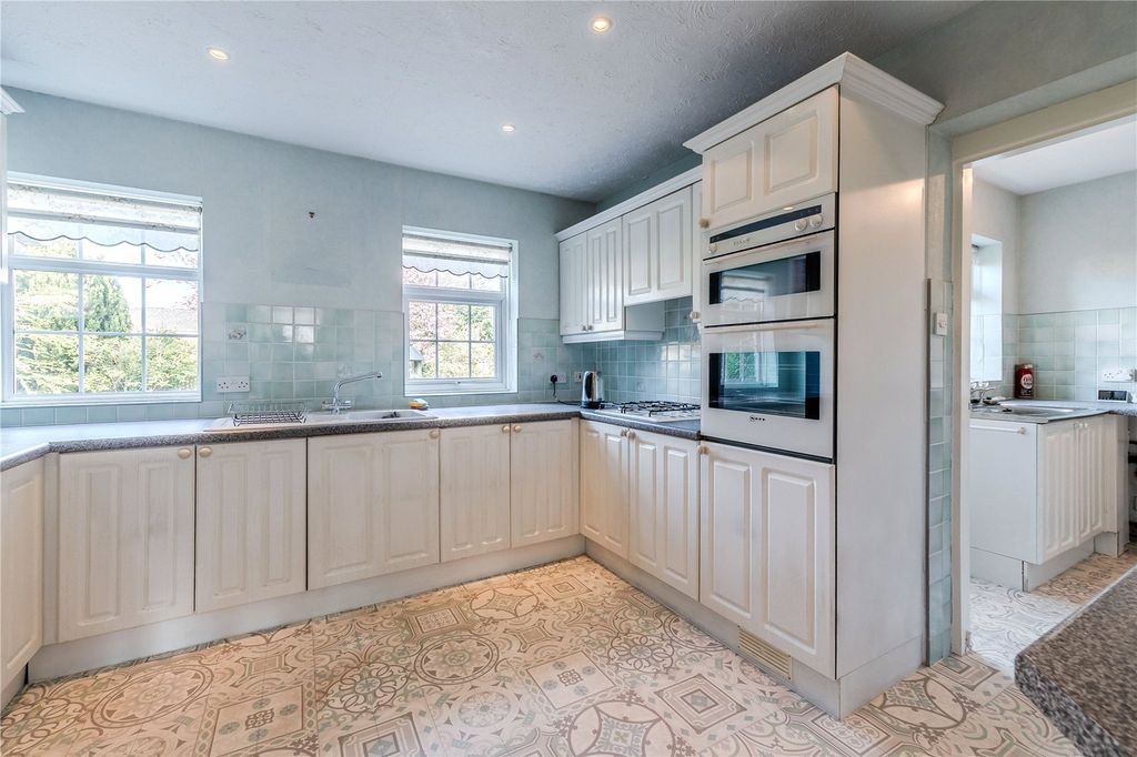 Property photo 2 of 20 Kitchen