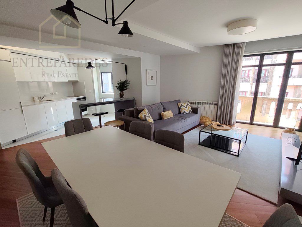 Property photo 1 of 23 2 Bedroom Flat For Sale In Downtown Porto | 70 m² | Furnished | Rehabilitated Building | Rua De Sá Da Bandeira