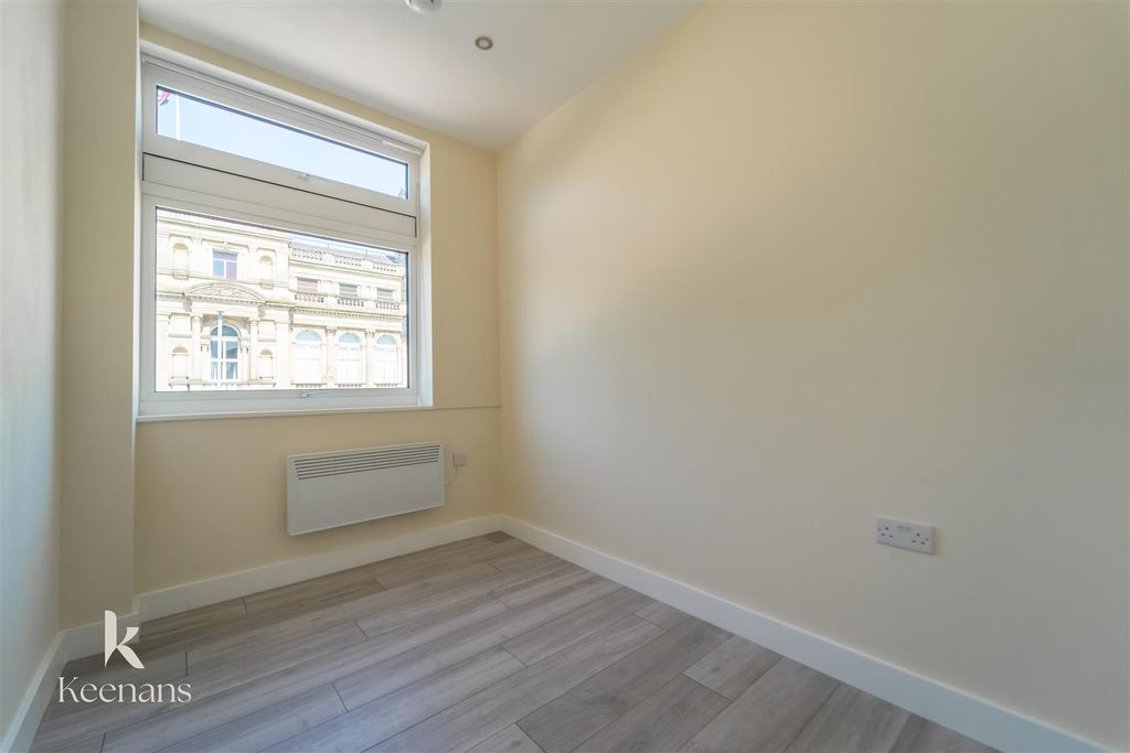 Property photo 2 of 25
