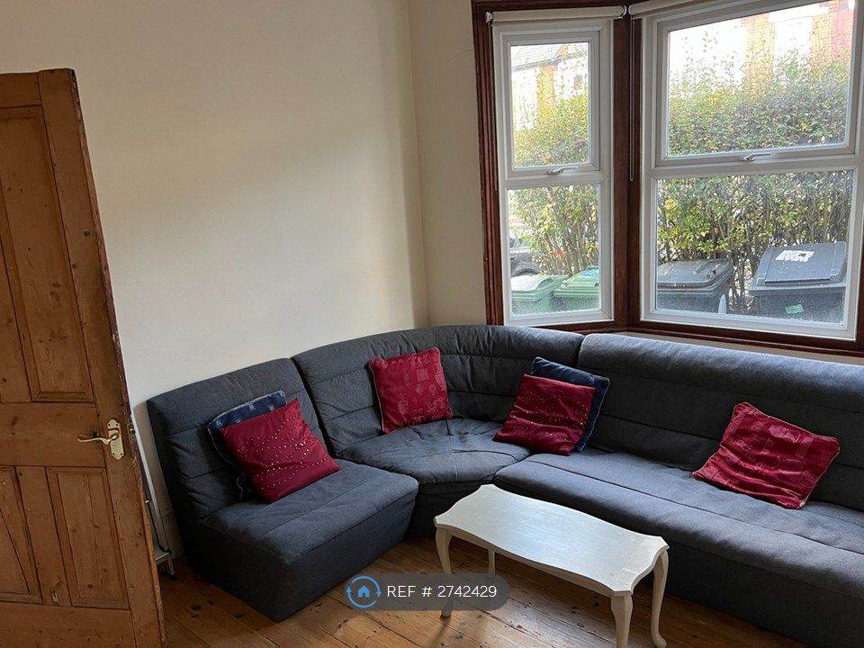 Property photo 3 of 14 Living Room