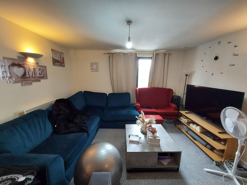 Property photo 2 of 6 Living Room
