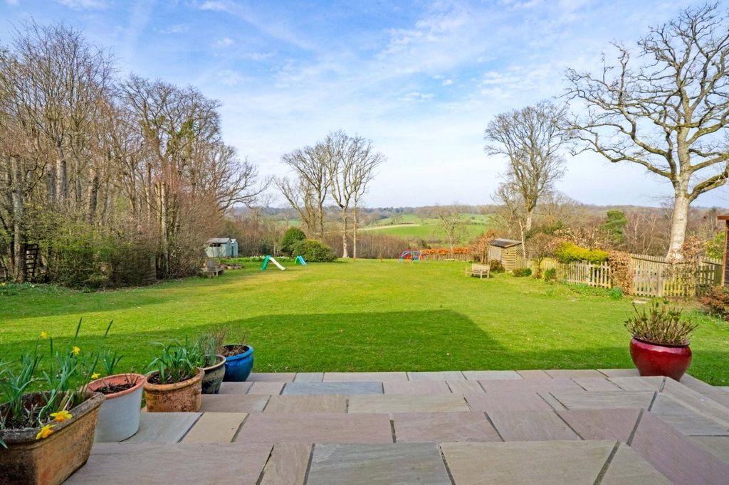 Property photo 2 of 22 Gardens