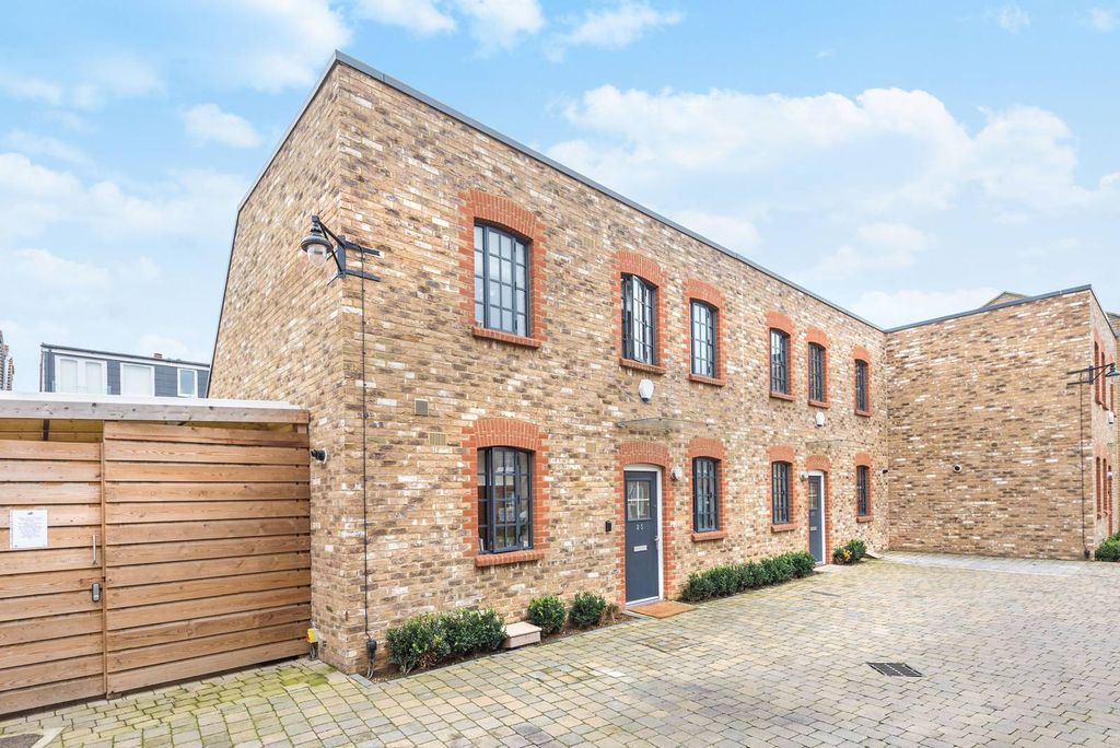 Property photo 1 of 23