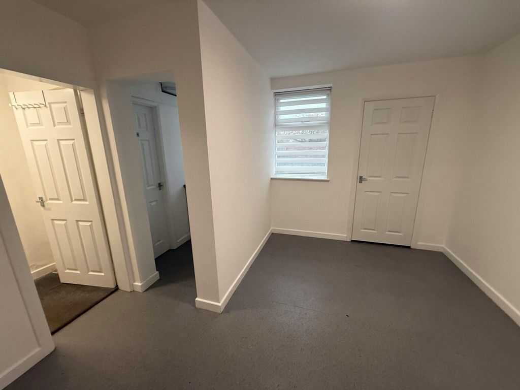 Property photo 3 of 12 Image 9