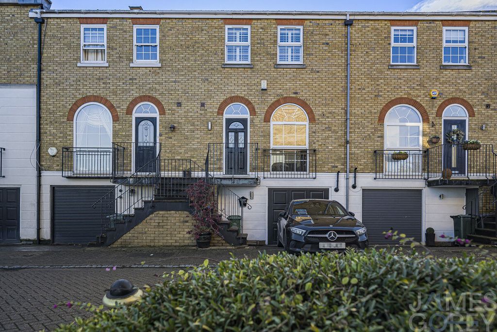 Property photo 1 of 28