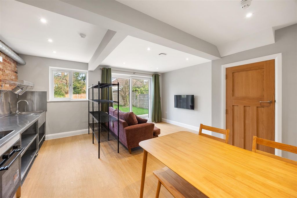 Property photo 2 of 12 Communal Area