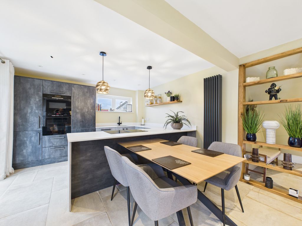 Property photo 2 of 25