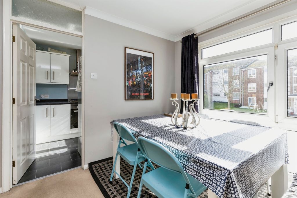 Additional image 7 of 3 bed flat for salePaddockhall Road, Haywards Heath RH16