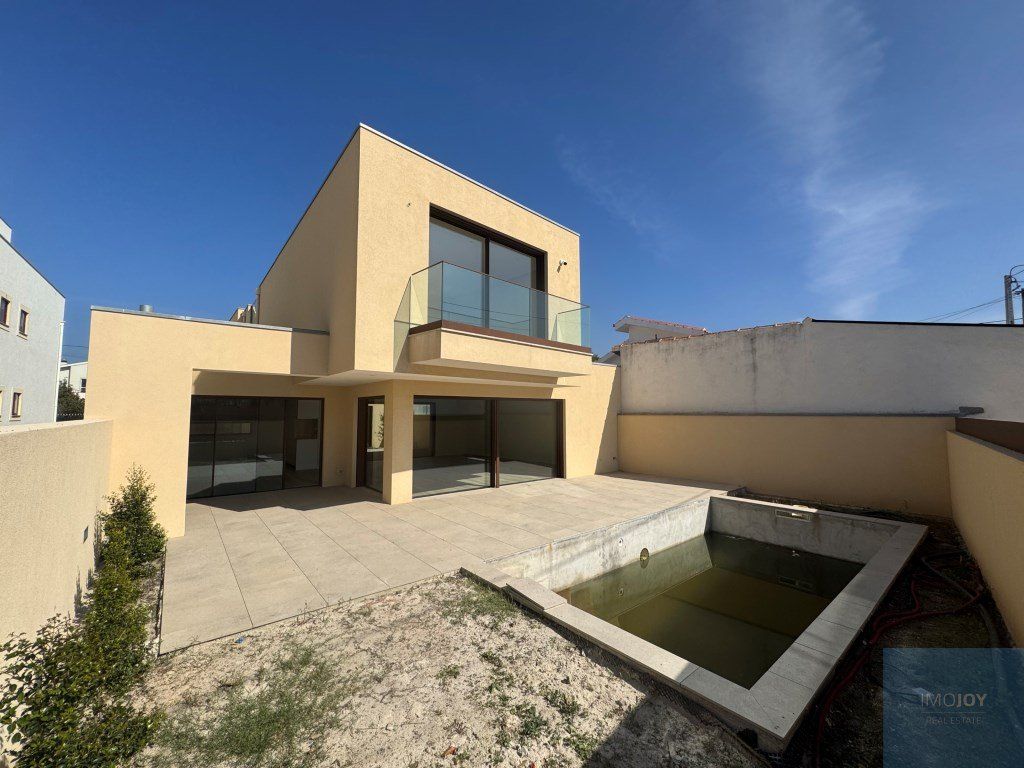 Property photo 2 of 37