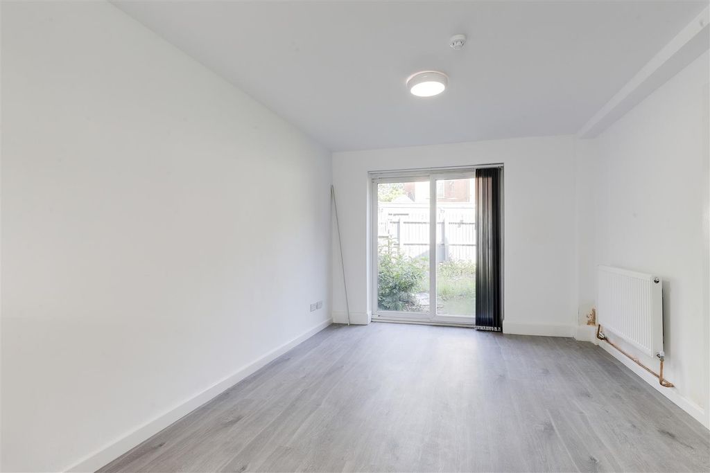 Property photo 3 of 22 6316.Jpg