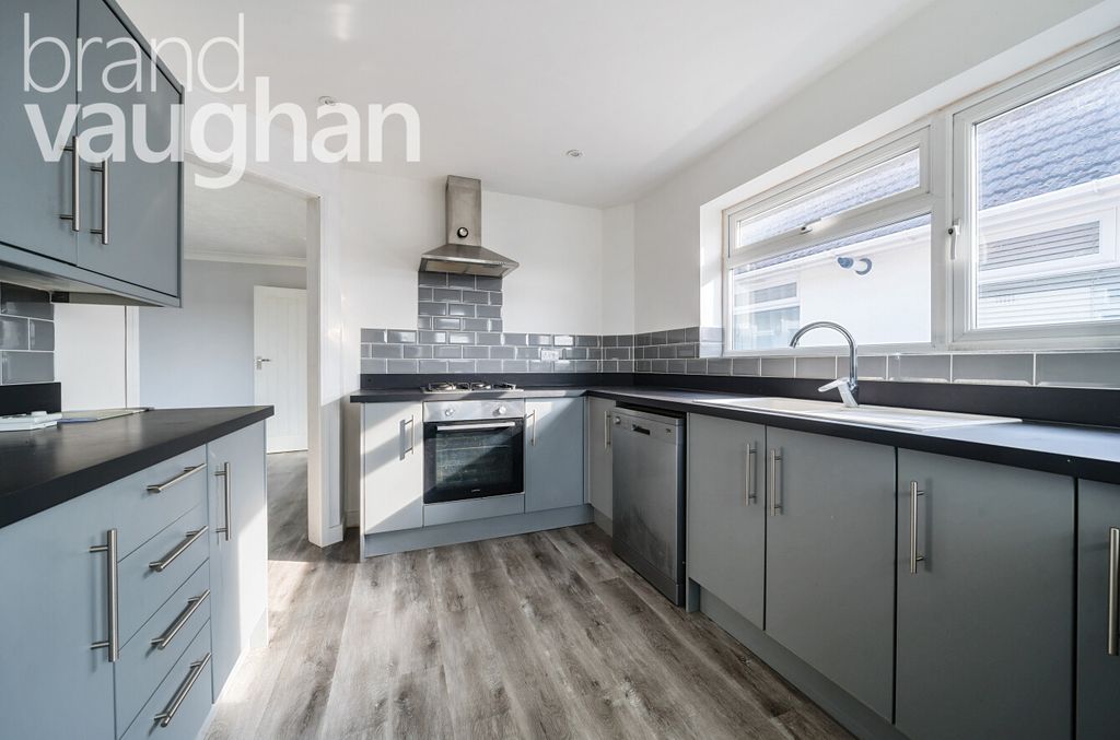 Property photo 1 of 10 Kitchen