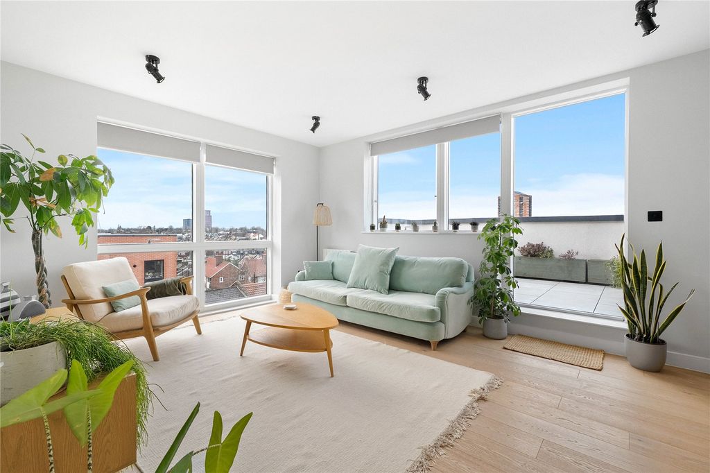 Property photo 3 of 23 Picture No. 08