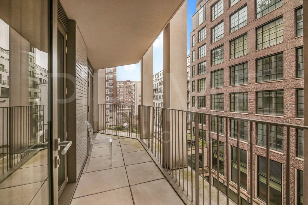 Property photo 2 of 21 Balcony (17).Jpg