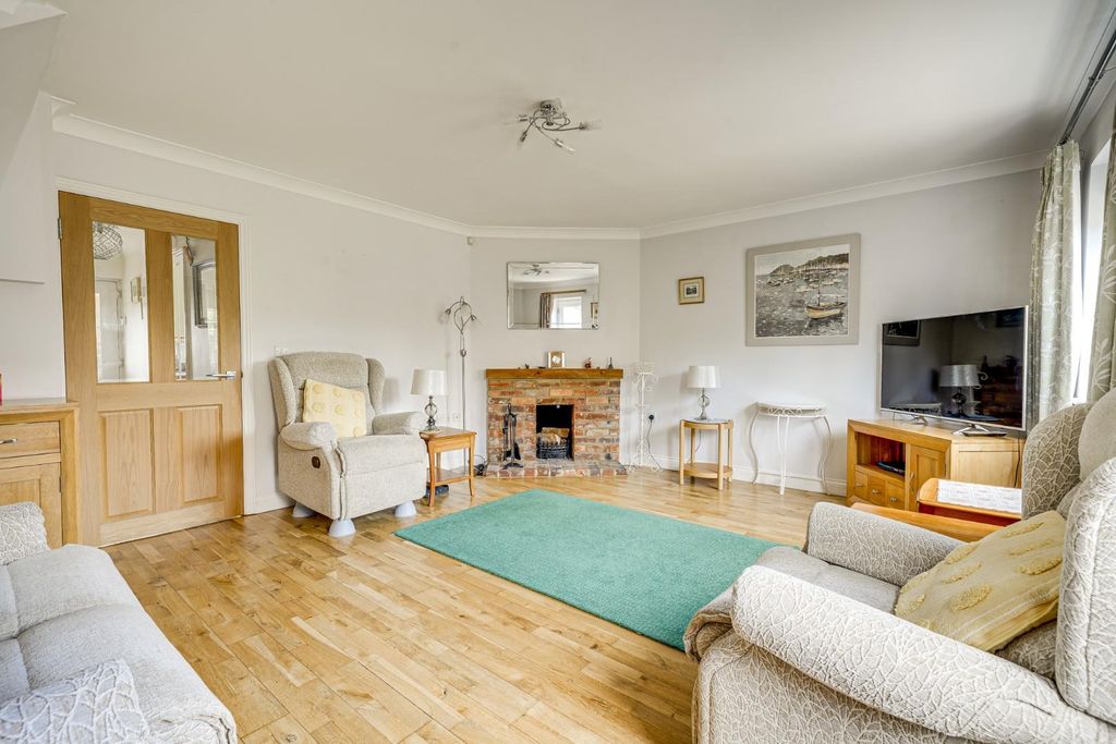 Property photo 2 of 21
