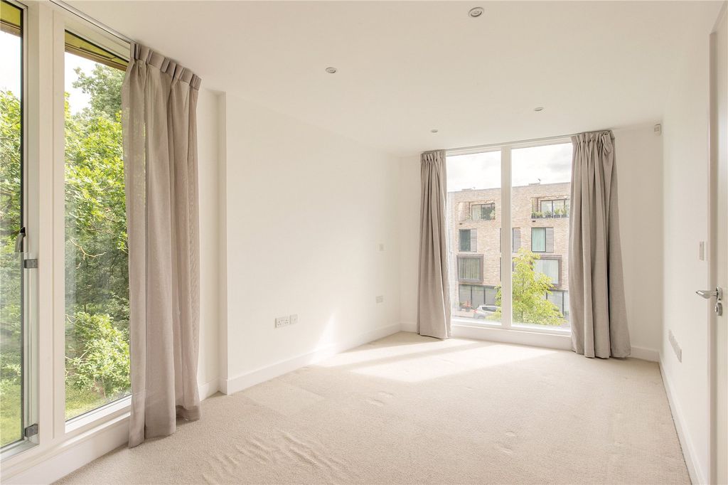 Additional image 6 of 3 bed flat for saleAberdeen Square, Cambridge, Cambridgeshire CB2