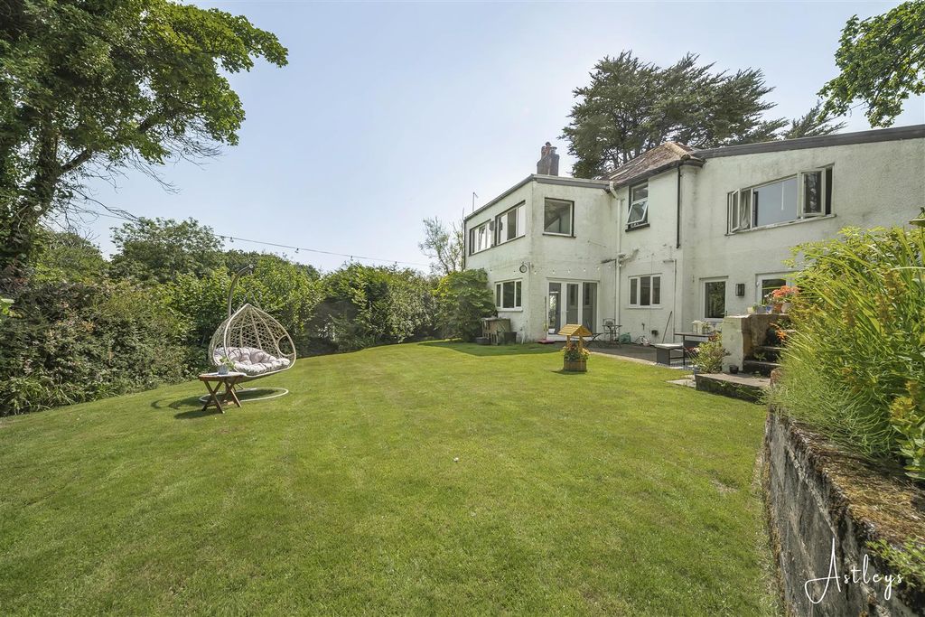 Property photo 3 of 49