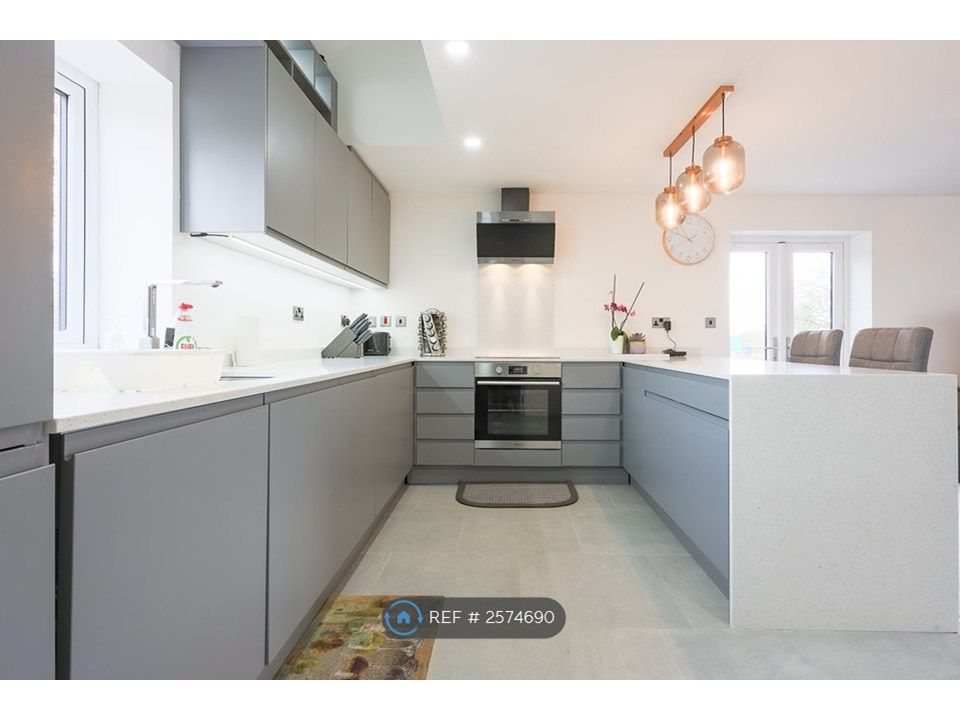 Property photo 2 of 18 Kitchen