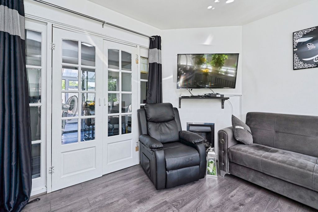 Property photo 3 of 15 Pbox-Img.Jpg
