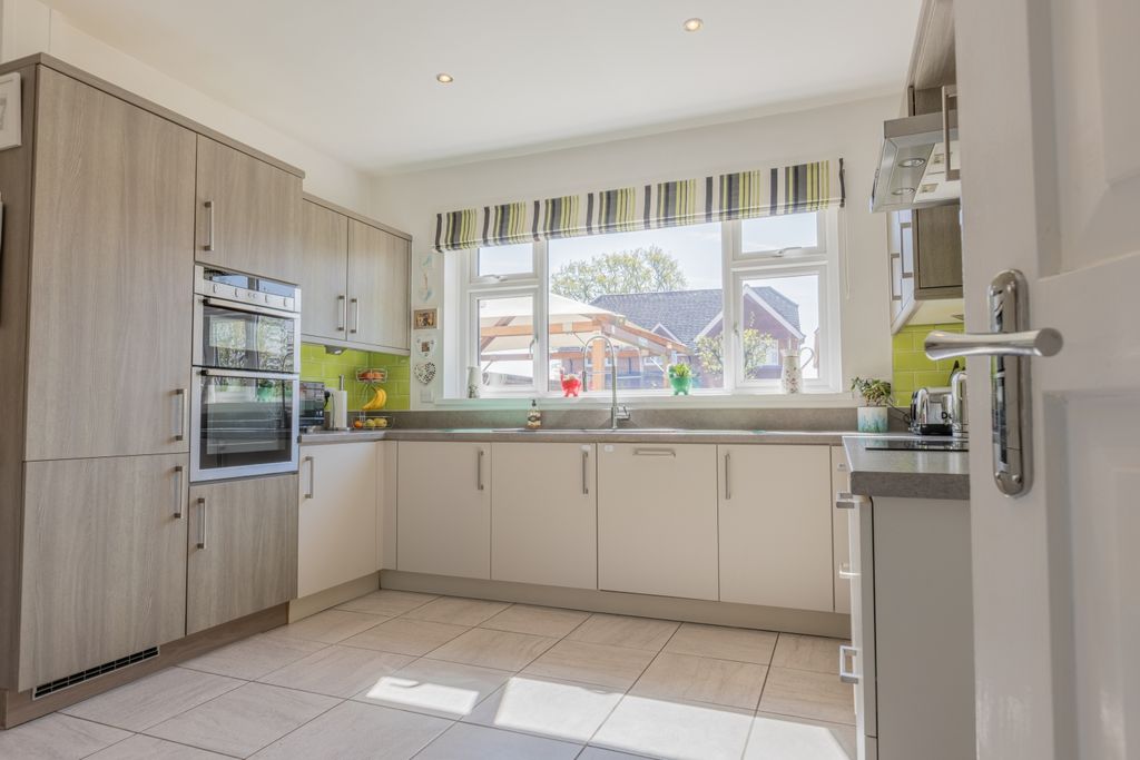 Property photo 3 of 33 Ap6A6146-Hdr