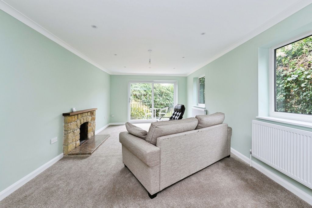 Property photo 2 of 17 Photo