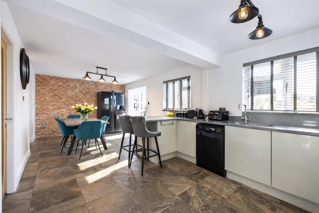 Property photo 2 of 32 Epsom Kitchen 2.Png