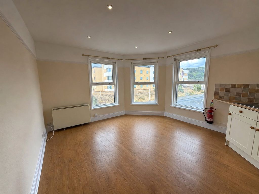 Property photo 2 of 6 Picture No. 01