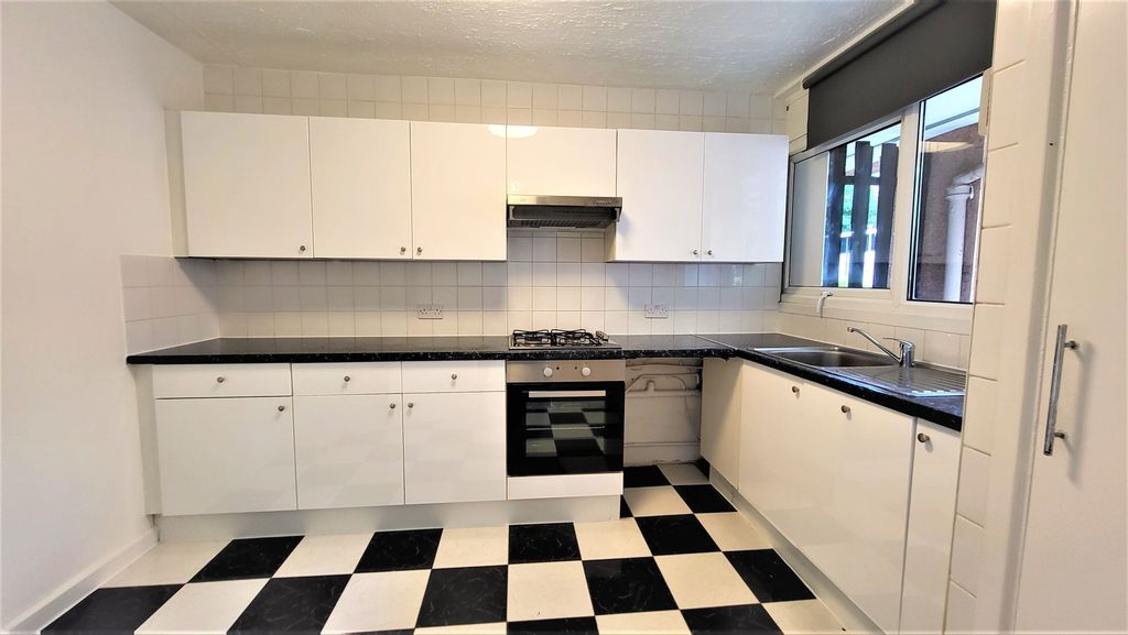 Property photo 3 of 10 Kitchen