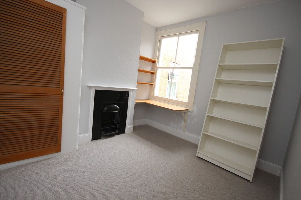 Property photo 3 of 7 Elborough St 83B.Jpg