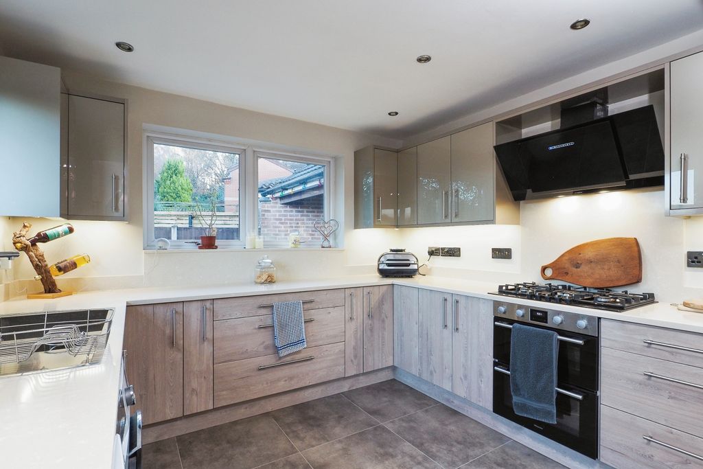 Property photo 3 of 27 Kitchen Diner